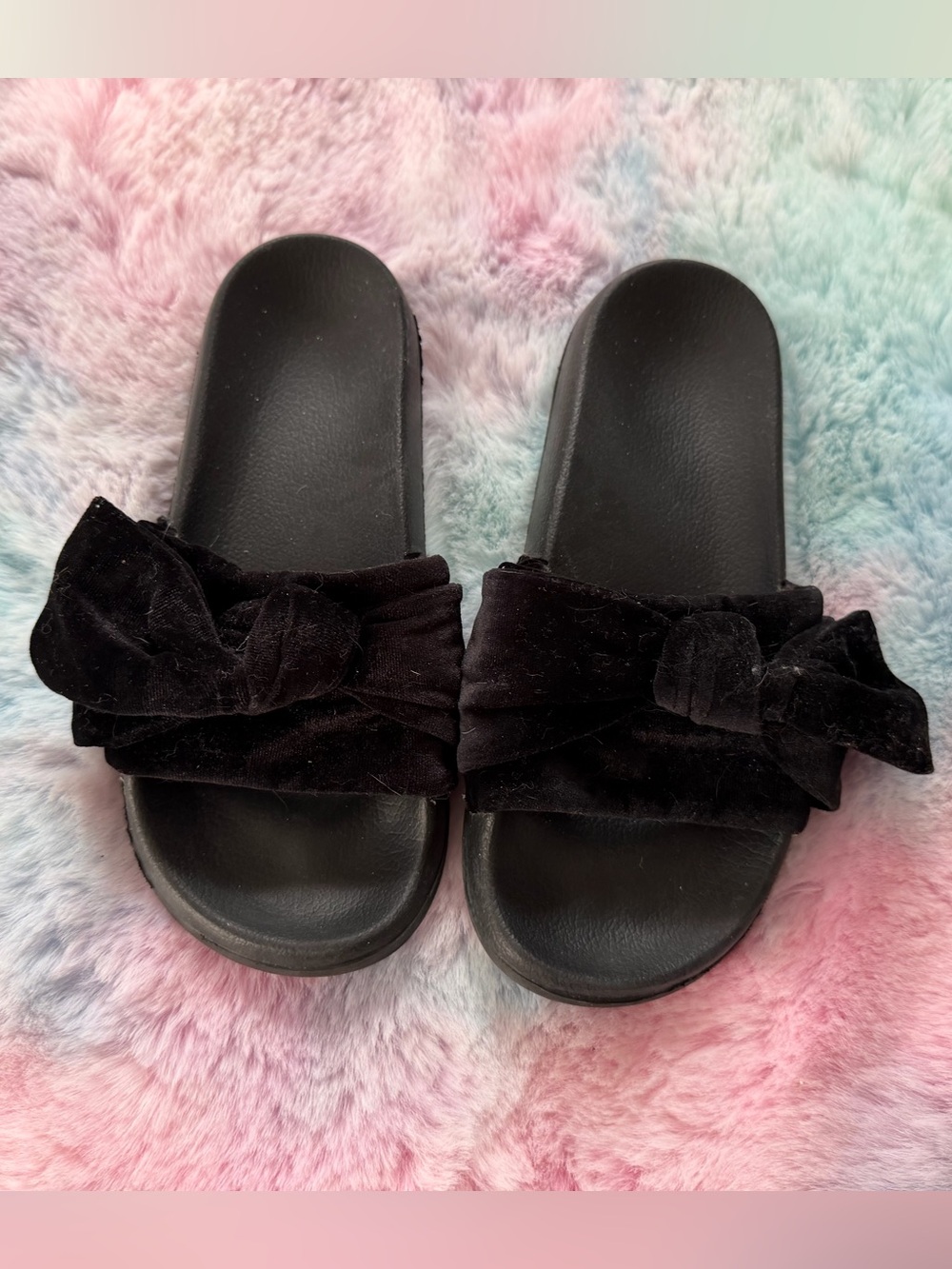 Black bow slides